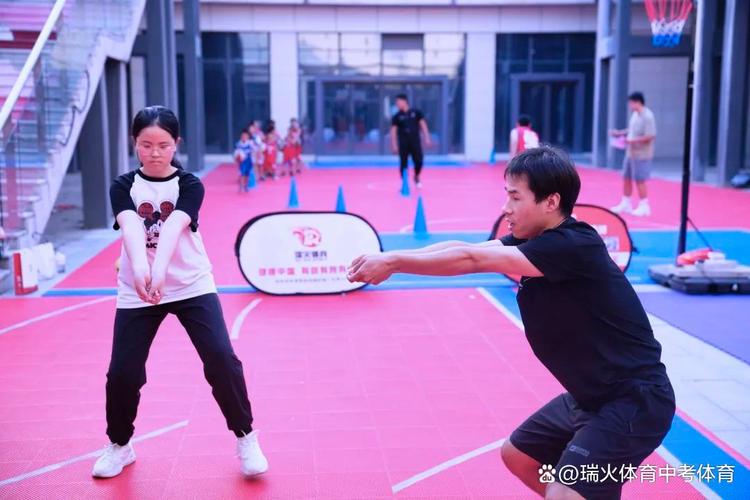 中考体育满分训练方案_核心力量提升技巧_体育项目扔球技巧