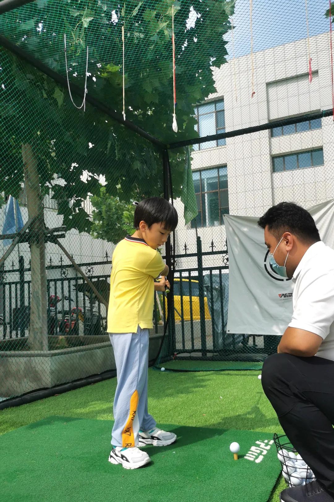 运动体操_幼儿体育项目_儿童技巧性体育项目
