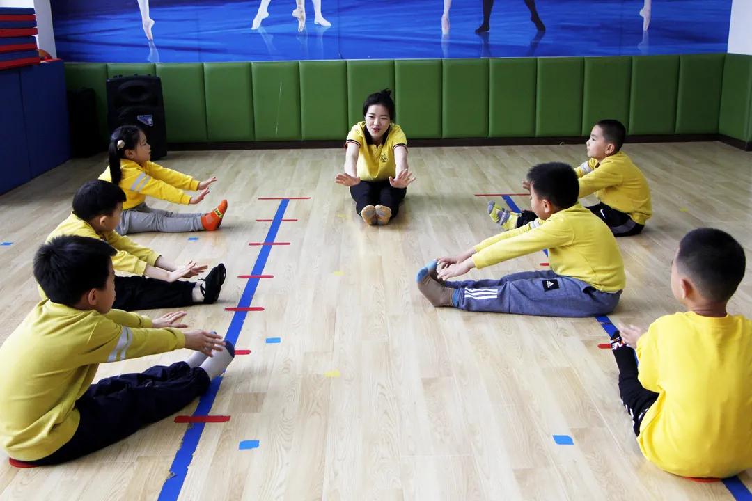 幼儿体育项目_运动体操_儿童技巧性体育项目