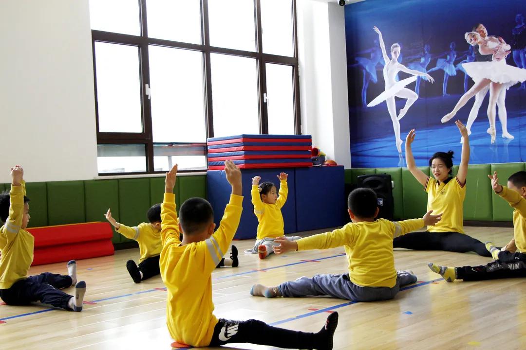 幼儿体育项目_儿童技巧性体育项目_运动体操