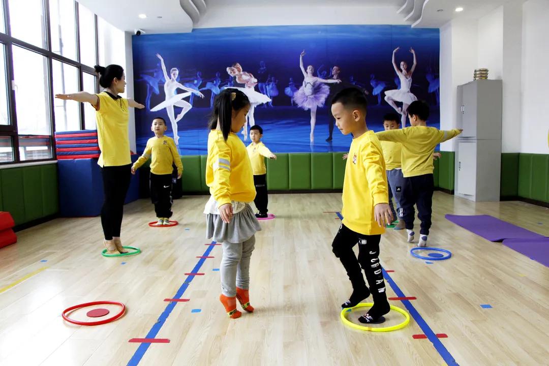 幼儿体育项目_儿童技巧性体育项目_运动体操
