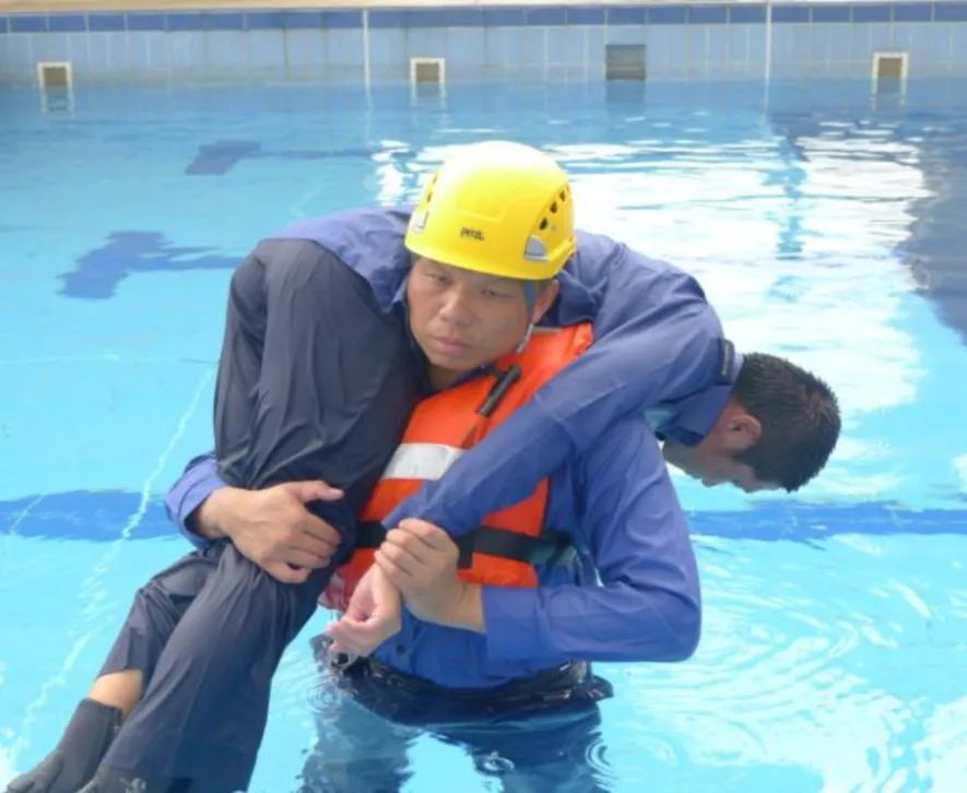 体育项目的扑救技巧有_水域救援常用方法_岸上救援训练